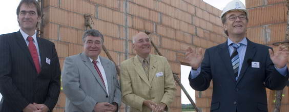 Von Links: Rainer Gündert, Bürgermeister Norbert Leber, Georg Sedlmeier, Ulrich Wagner